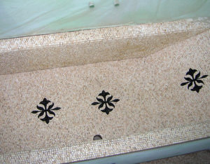 vasca da bagno rivestita in mosaico
