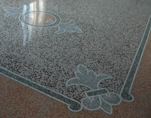 Terrazzo, pavimento in graniglia battuta con decori musivi